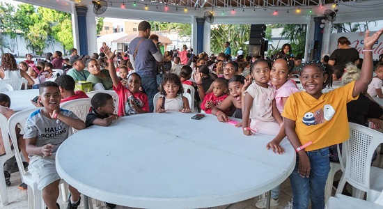 Niños que disfrutaron de las cenas de Navidad (Fuente externa)