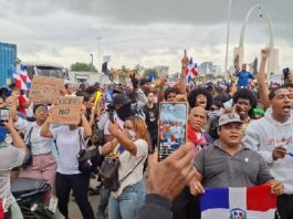 Cacerolazos y Plaza de la Bandera vuelven a mostrar descontento